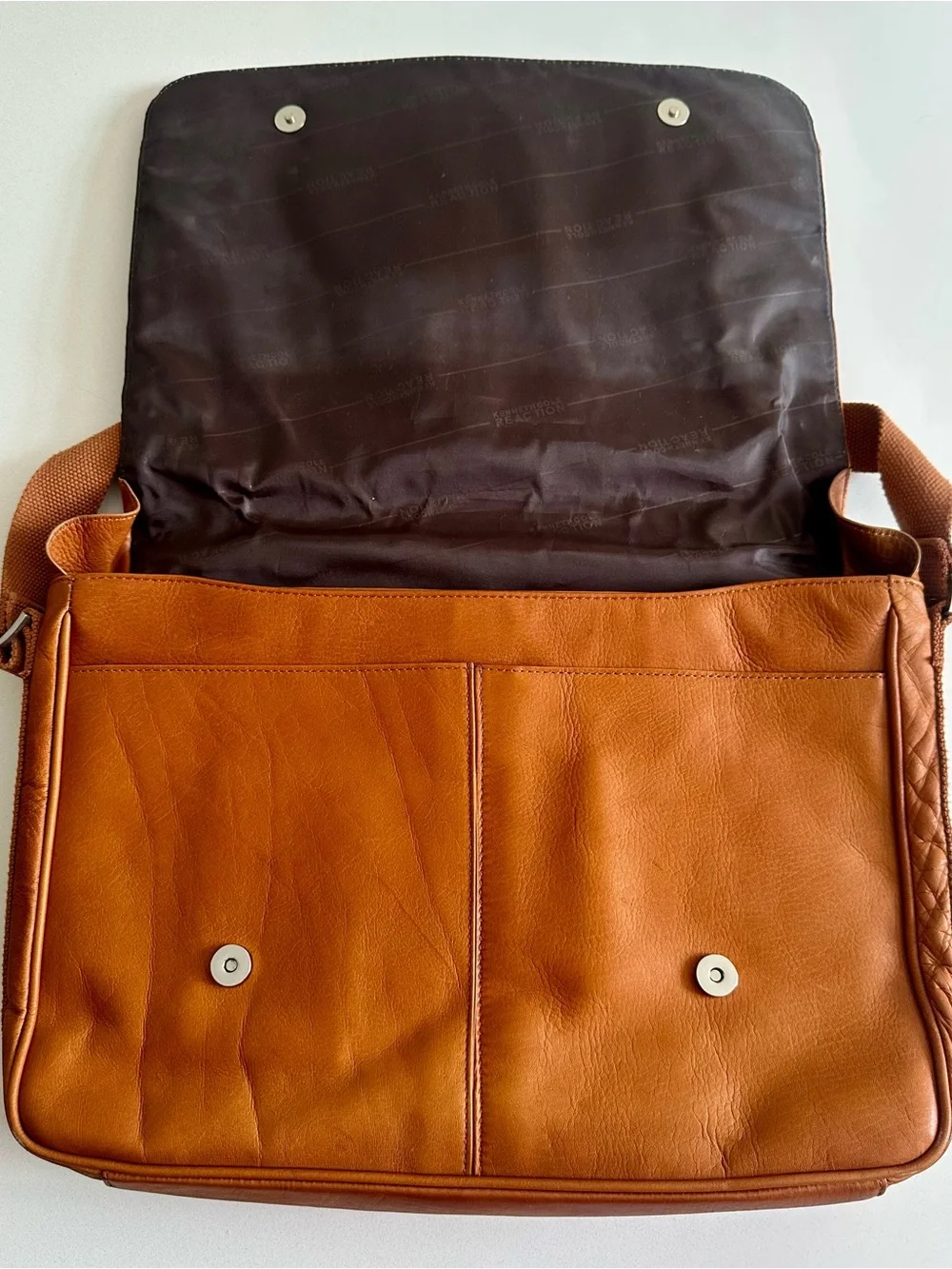 Kenneth Cole Reaction beautiful messenger